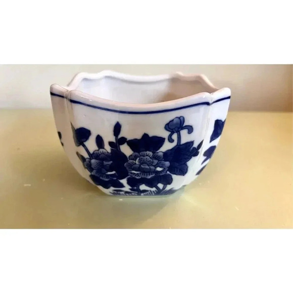 Blue Ceramic Collectible Planters for sale | eBay Vintage Blue & White‎ Hexagon 5.5” Round Porcelian Delftware Planter Floral